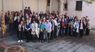 Fotografia de grup del tradicional esmorzar d'escriptors, editors i llibreters el 2016