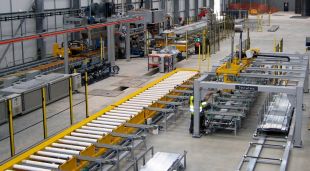 L'empresa Tecalex està especialitzada en fabricar maquinària per a perfils d'extrusió d'alumini