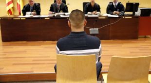 D'esquenes, el condemnat per entrar a robar a cinc habitatges de Figueres en un dia
