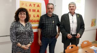 La vicepresidenta de la Plataforma per la Llengua, Mireia Plana; Hervé Pi, del Col·lectiu 2 d’Abril i Alà Baylac, de l’Associació per l’Ensenyament del Català