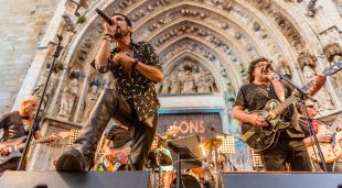 Jonathan Argüelles i Pep Sala (dreta), ahir al vespre durant el concert al Festival Sons del Món