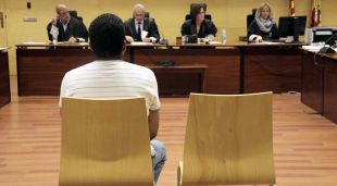 El judici contra l'acusat de violar l'exdona a Girona