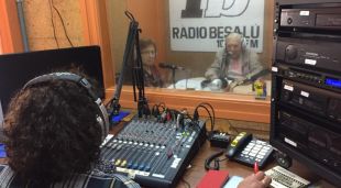 Emissió d'un programa a Ràdio Besalú
