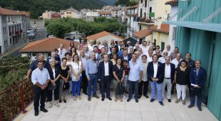 Alguns dels alcaldes francesos que han signat el manifest