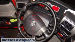 Restes de sang a la cabina del conductor del camió