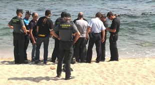 El conjunt d'agents de la Guàrdia Civil, Mossos d'Esquadra i Policia Local de Calonge que han participat en l'operatiu