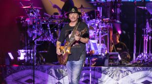 Carlos Santana ahir damunt l'escenari de Peralada
