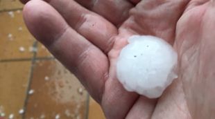 Una de les pedres que han caigut a Besalú