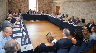 Un instant de la reunió de treball