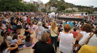 La Platja de Sa Palomera amb milers de persones