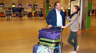L'Alexander i l'Elena van den Kemp, que havien de volar a Düsseldorf i s'han quedat a terra