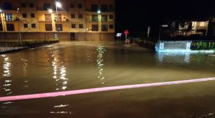 Accés a Ribes de Freser per la N-260 completament inundat