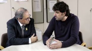 El president del Govern, Quim Torra, amb l'alcalde de Verges, Ignasi Sabater, avui