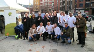 Les diferents personalitats que han participat en la presentació de l'Oli de l'Empordà