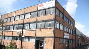 Façana exterior de les oficines centrals de Comforsa a Campdevànol