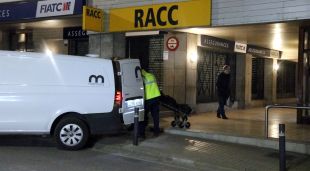 La furgoneta que trasllada el cos de la víctima 