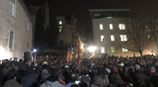 Els manifestants concentrats davant el rectorat de la Universitat de Girona