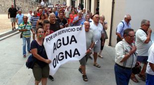 Uns 200 veïns d'urbanitzacions de Vidreres i Maçanet criticant les deficiències en el servei d'aigua el 2016