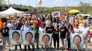 Concentració de tractors davant la presó del Puig de les Basses el passat estiu