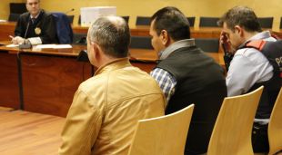 L'acusat d'assassinar un empresari a Roses el 2005 acompanyat per un intèrpret i un Mosso d'Esquadra