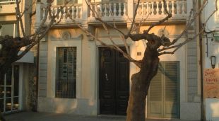 Exterior de la casa Rahola Berga que ha adquirit el consistori