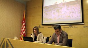 La regidora de Promoció Econòmica de Girona, Glòria Plana, i el soci director de RBD Consulting Grup, Roger Gaspa