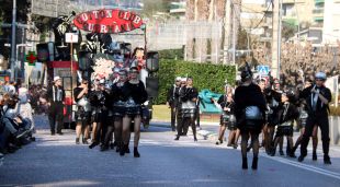 Uns figurants durant la rua aquest dissabte 2 de febrer de 2019 a Platja d'Aro