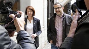 La cap de llista de JxCat a Girona, Marta Madrenas, amb l'exregidor d'ERC-MES, Martí Terés