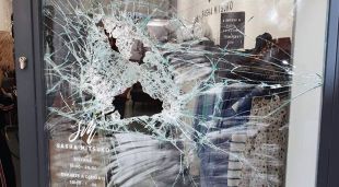Un dels nombrosos comerços robats, el passat 17 de març