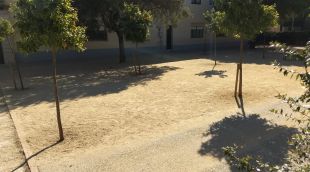 Aspecte que presentava aquest matí la plaça sense el pilar ni la placa