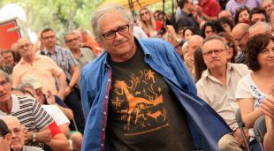El catedràtic Ramón Cotarelo en arribar a l'acte polític d'ERC a Nou Barris, el 12 de juny de 2016