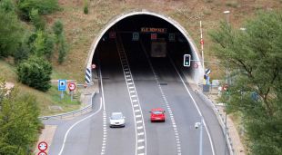 Un dels accessos al túnel de Bracons