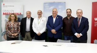 Les autoritats que avui han presentat l'Observatori dHumanitats en Medicina a Olot