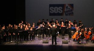 L'Escola de Música de Torroella de Montgrí durant l'actuació