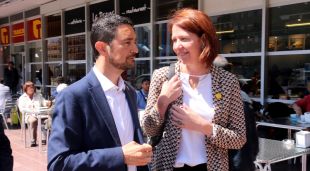 El conseller de Territori, Damià Calvet, amb l'alcaldessa de Girona, Marta Madrenas, aquest matí