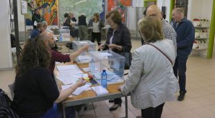 Una de les meses de votació de l'Escola Eiximenis de Girona