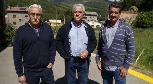 Tres homes de Vilallonga de Ter (Ripollès) que han denunciat maltractaments del mestre