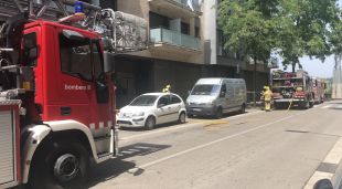 Els Bombers desplaçats al suposat edifici afectat