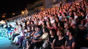 El concert d'Anna Roig i Àlex Cassanyes Big Band Project a la Mar d'en Manassa, el 4 d'agost