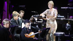 Ainhoa Arteta, ahir a la nit a Cap Roig amb el pianista Guillem, d'onze anys
