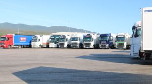 Un aparcament de camions, aquest matí a la Jonquera