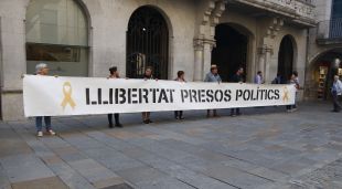 La pancarta que ha desplegat de nou la Intersindicat-CSC