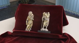 Les dues figures de Santa Anna i Sant Cristòfol recuperades de l'Arqueta de Banyoles
