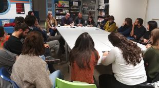 Un moment de la reunió entre les entitats i el cosistori