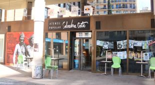 La façana de l'Ateneu Salvadora Catà de Girona