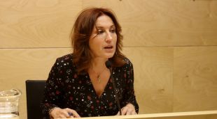 La tinenta d'alcaldia d'Hisenda i Règim Interior, Maria Àngels Planas, durant la presentació del pressupost municipal