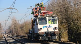 Un dels combois treballant per reparar la via entre Caldes i Riudellots de la Selva