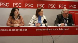 Els tres regidors del PSC a l'Ajuntament de Girona en una roda de premsa a la seu del partit