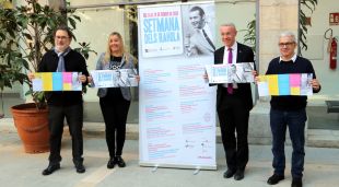 Foto de família de l'acte de presentació de la Setmana dels Rahola