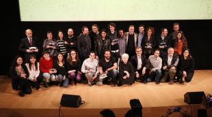 Foto de família amb tots els premiats de la X edició dels Premis Carles Rahola a la Comunicació Local